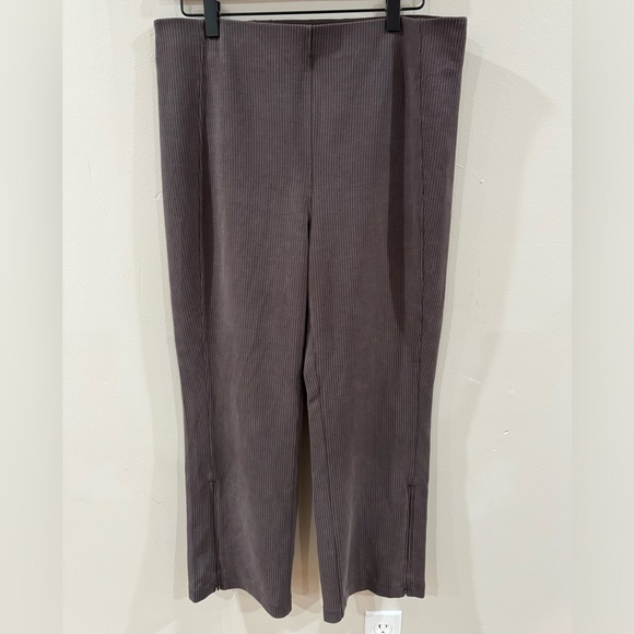 lululemon ribbed softstreme zip-leg high-rise cropped pant 25” size 12 - Picture 6 of 16